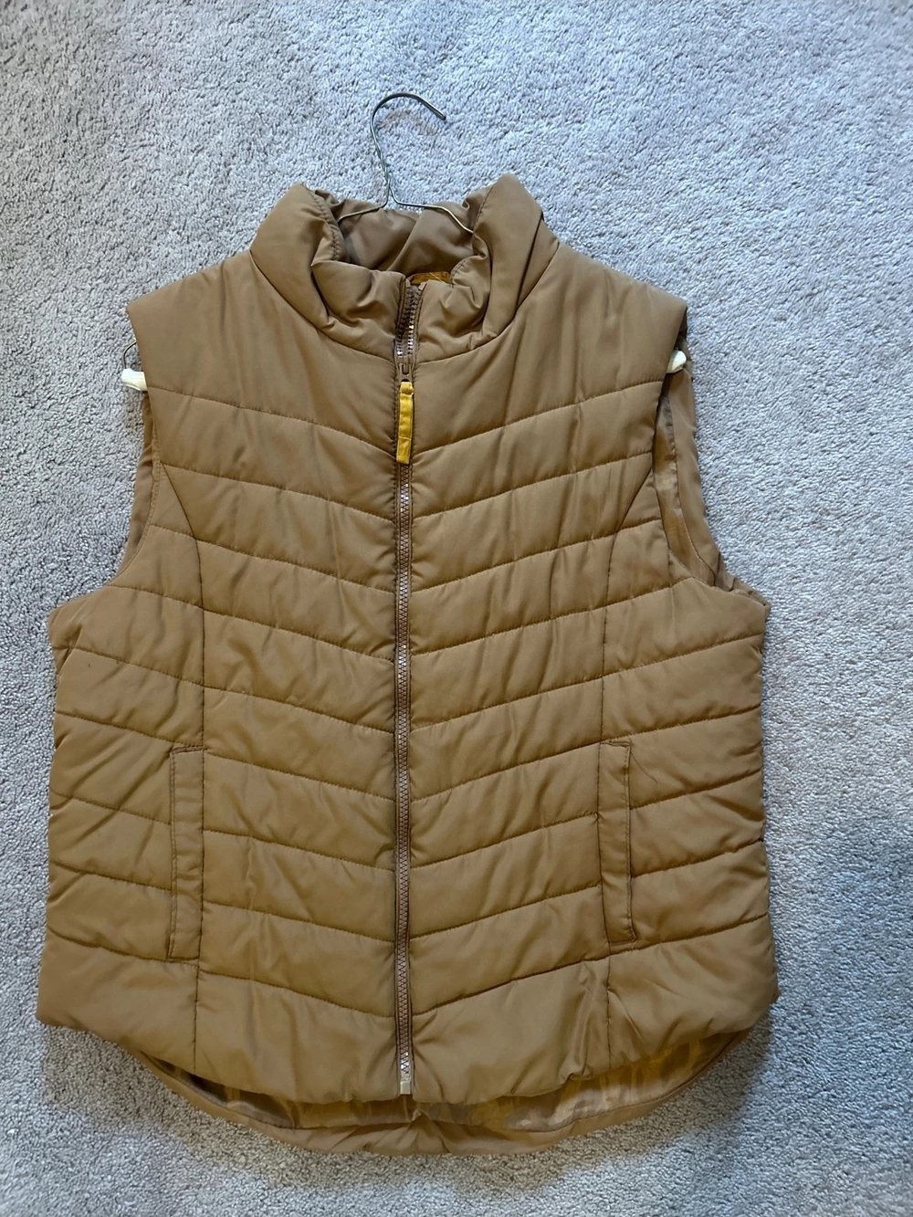 Aeropostale Men's Quilted Vest in Tan